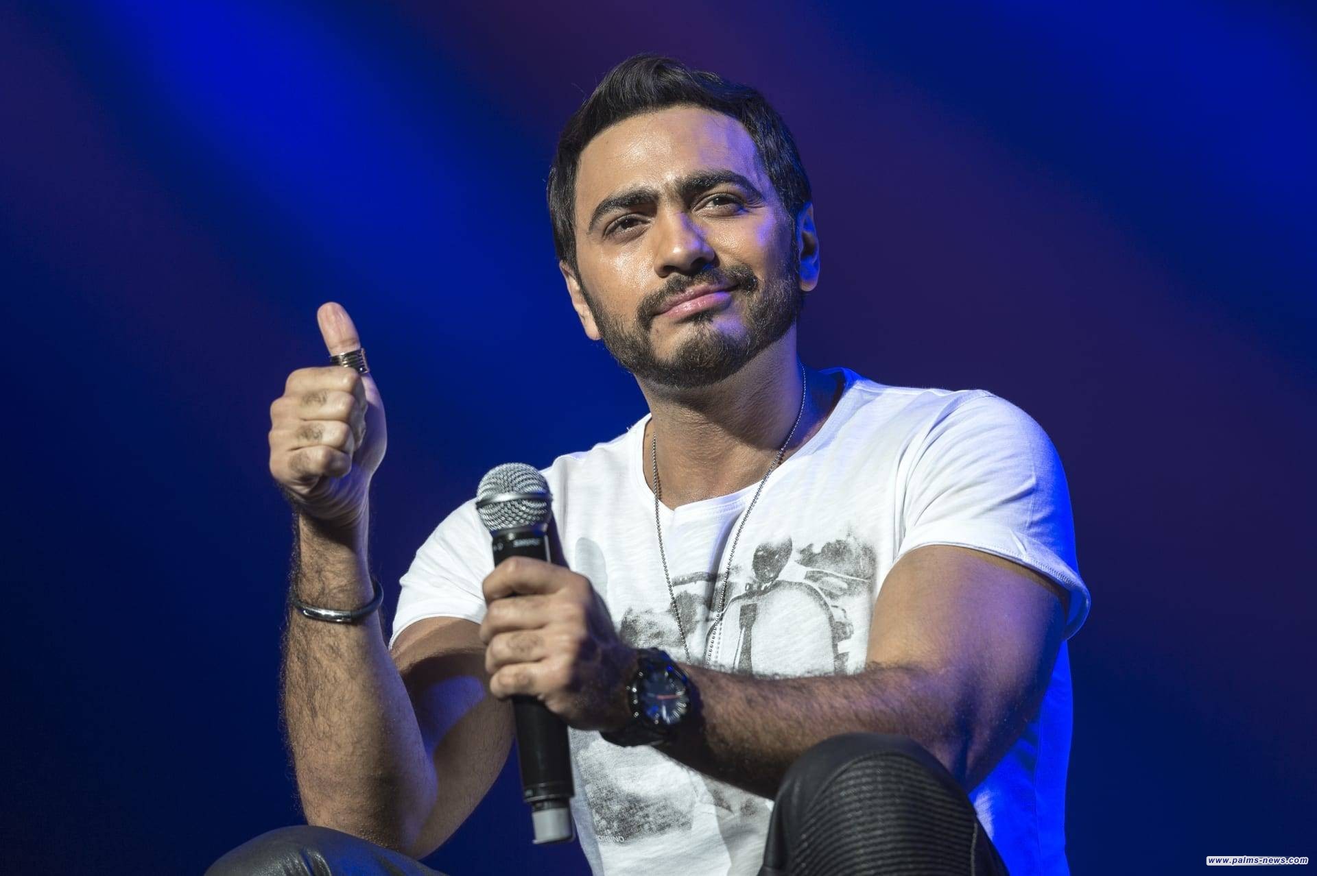 تامر حسني يدعو لتبني طفل عبقري